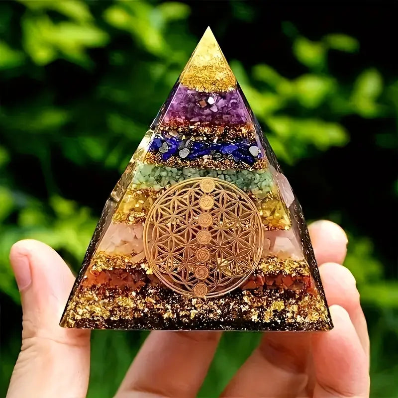 Pieza decorativa de pirámide Orgone