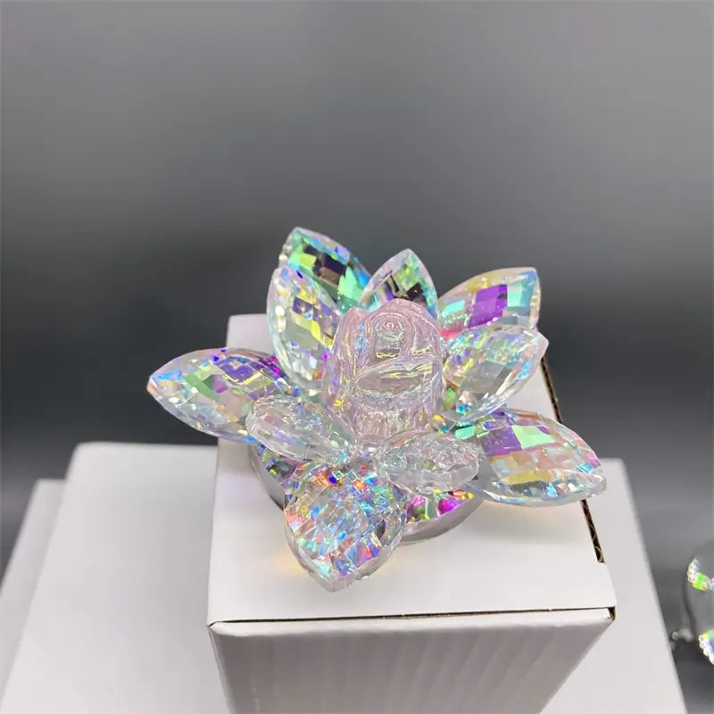 Figurita coleccionable de loto de cristal iridiscente