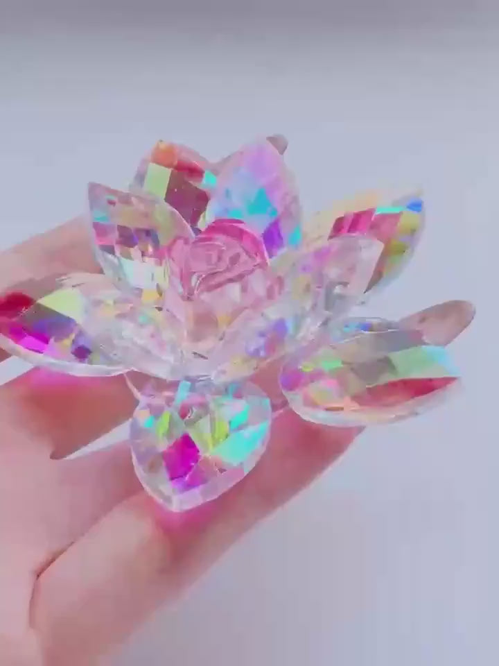 Figurita coleccionable de loto de cristal iridiscente